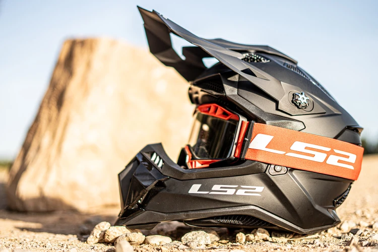 Kask LS2 Cross MX700 GÓRY.jpg