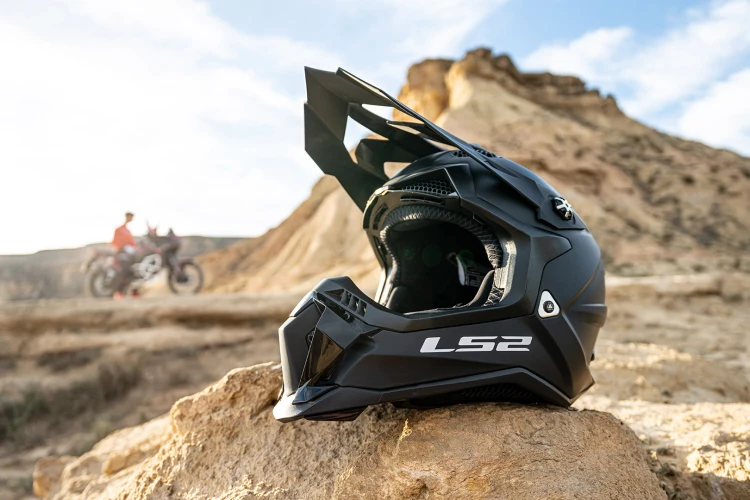 Kask LS2 Cross MX700 TŁO.jpg