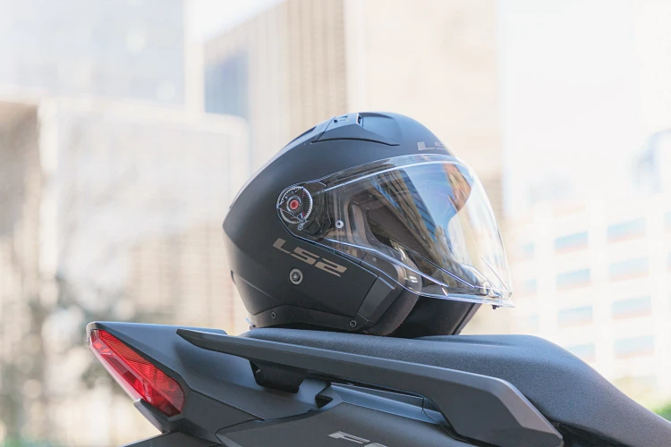KASK LS2 OF603 INFINITY II Pokaz.jpg